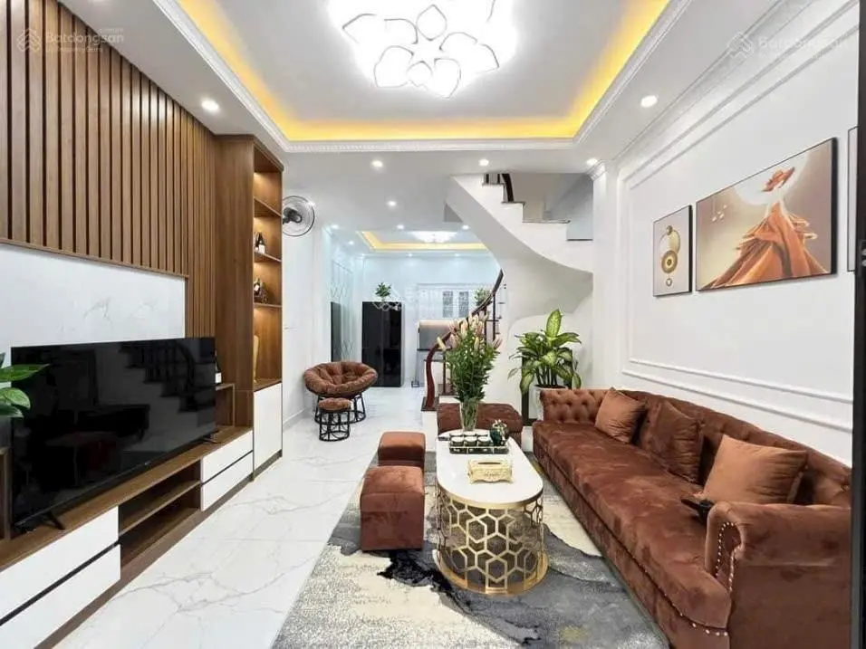 Bán nhà Phú Thượng 35m2, 2 thoáng, ô tô, nội thất chủ tặng, nhỉnh 6 tỷ