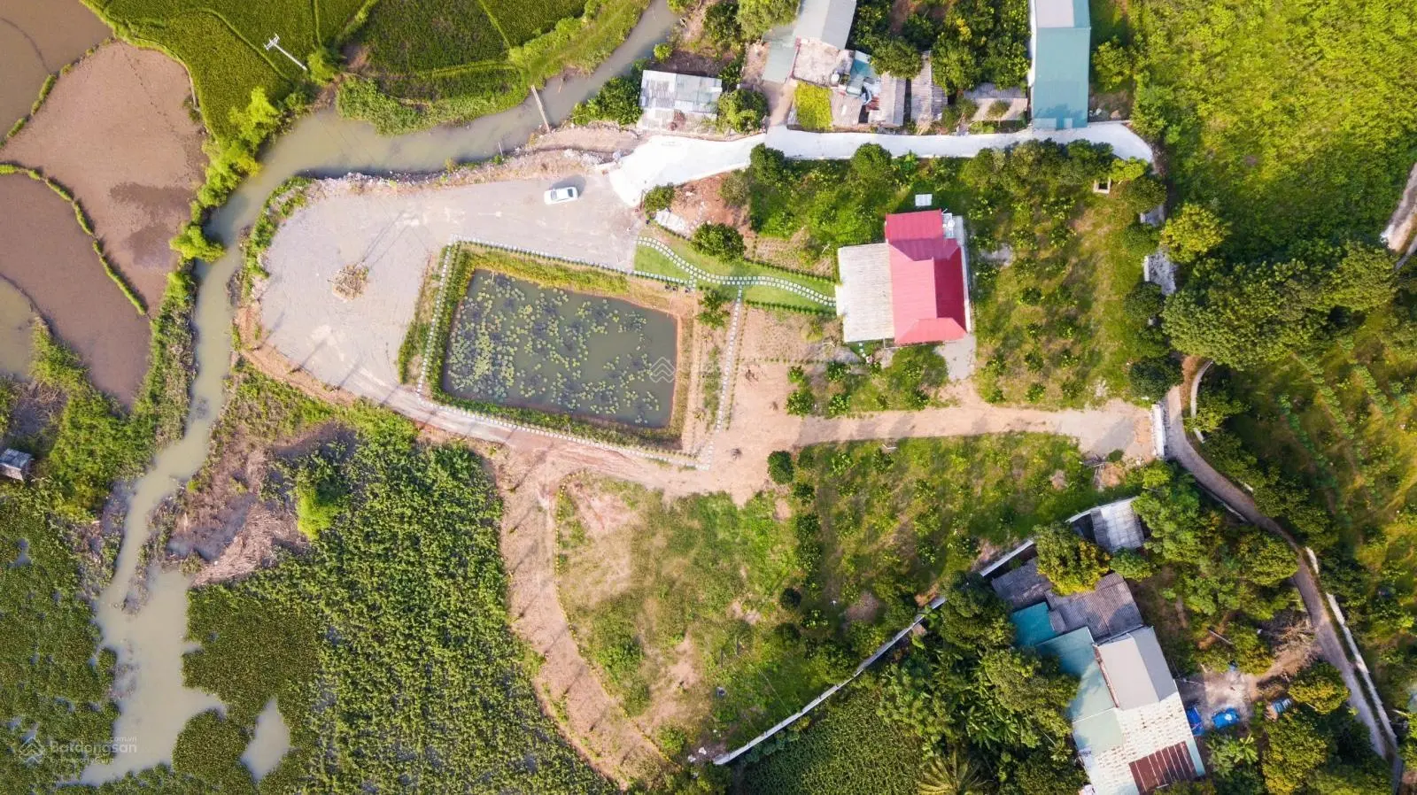 Chuyển nhượng khuôn viên nhà vườn 6000m2 có 450m2 thổ cư view cánh đồng tại thành phố Hoà Bình