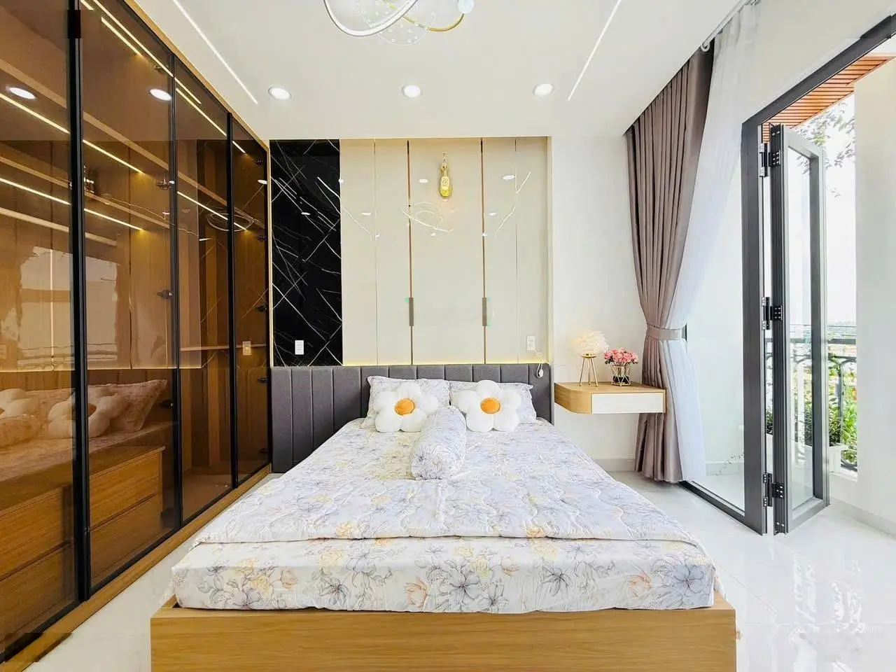 Bán nhanh bán gấp giá siêu ưu đãi Bến Vân Đồn Q4, giá TT gần chợ, siêu thị LH 0902958672
