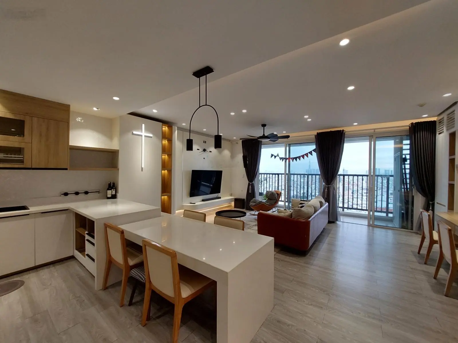 Cần bán gấp căn hộ 3 phòng ngủ, 100m2, 7.050 tỷ, HDMB, hỗ trợ vay ngân hàng - Tòa Orchard Parkview