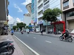 Ngộp bank bán gấp trong ngày, mặt tiền Hồ Văn Huê, 4 tầng, khu sầm uất