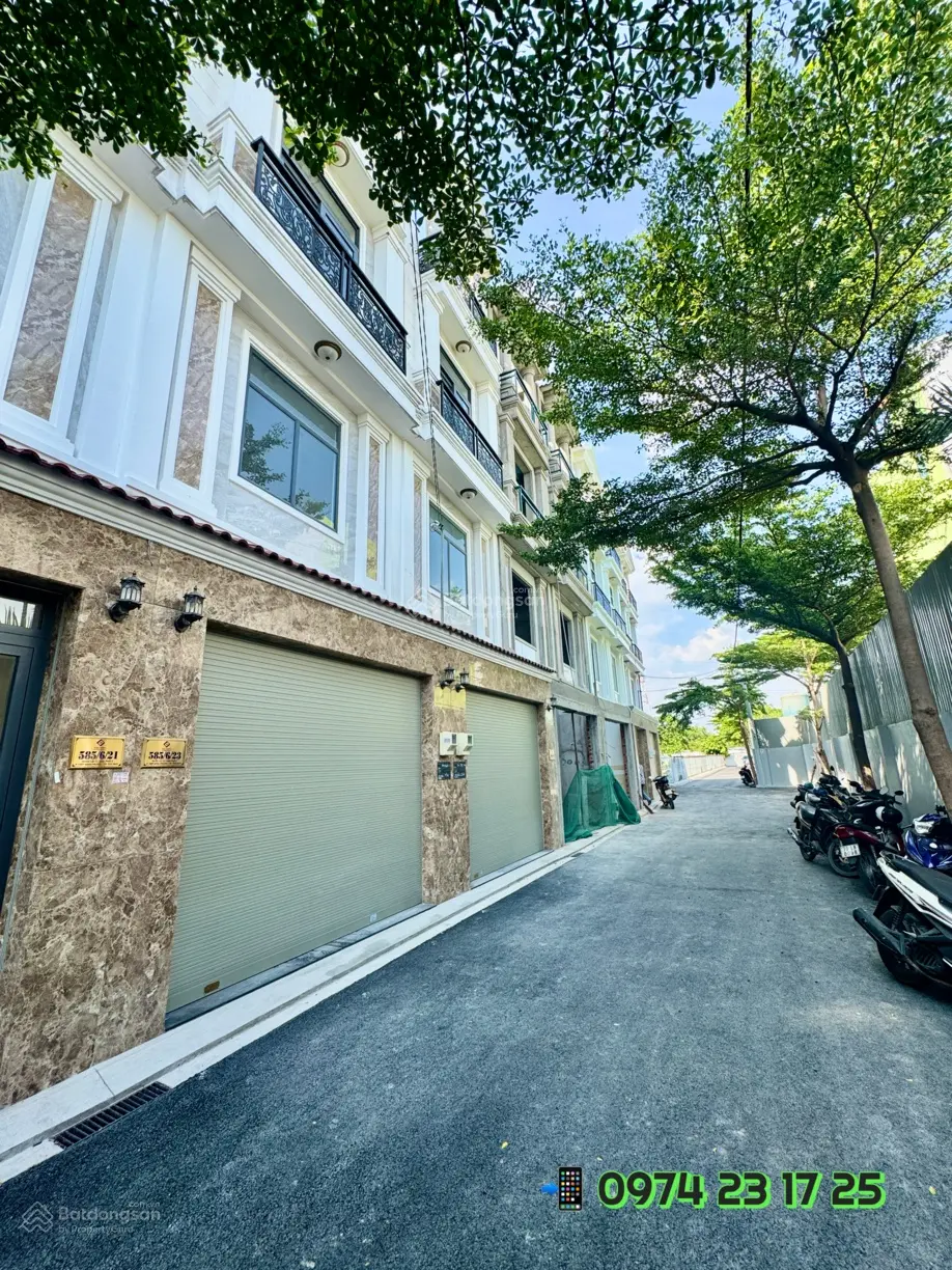 Bán nhà phố Thủ Đức, cách KĐT Vạn Phúc 3 phút, mới xây 100%, sổ hồng sang tên ngay, chỉ 7.6 tỷ/căn