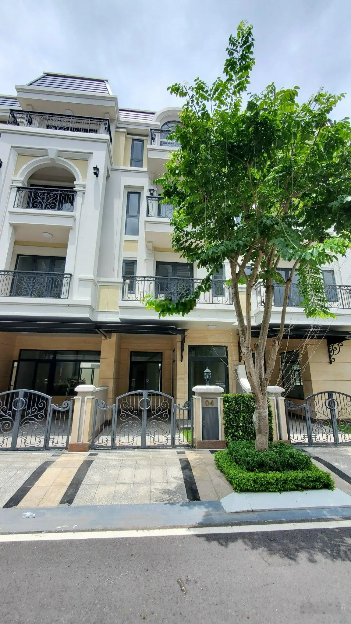 Bán nhà phố Classia Khang Điền 203m2 - 1trệt 3Lầu, Hoàn thiện cao cấp Châu Âu 32,2tỷ. 0918 712 ***