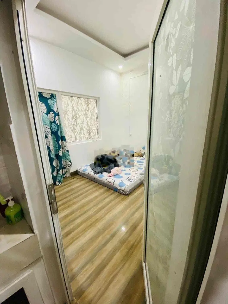 Nhà gác lửng Tôn Đản gần đường chính giá chính chủ