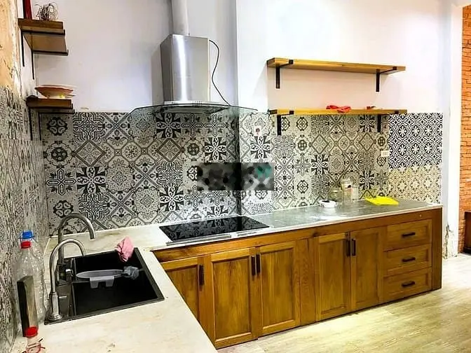 Bán nhà 81m2 có sân để ô tô mặt tiền đường 10 Linh Chiểu