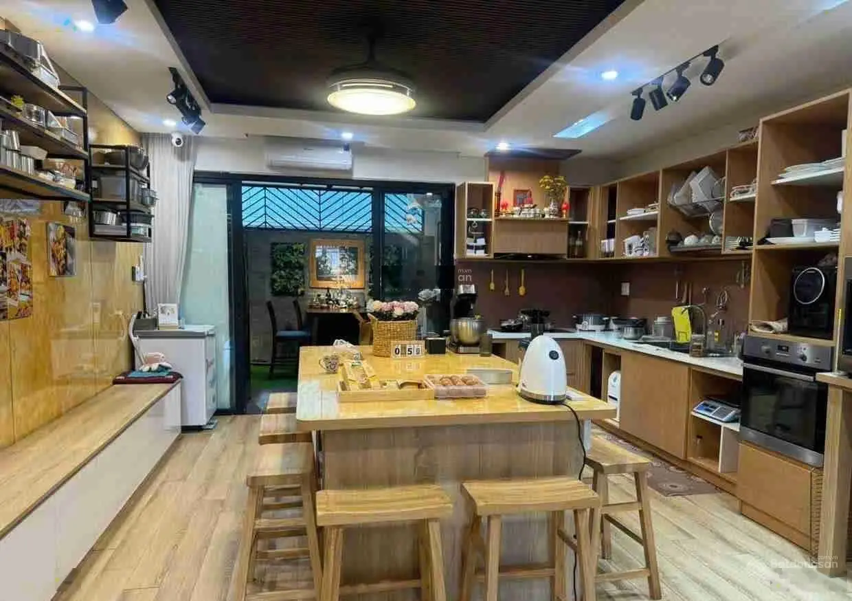 Căn nhà đối diện công viên siêu đẹp gần trường học gần cầu Hòa Xuân