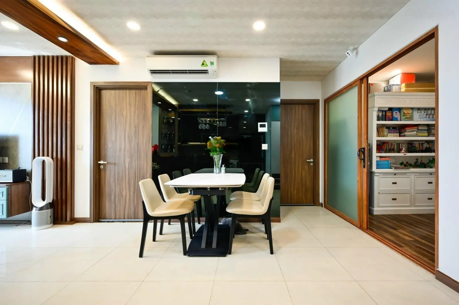 Cần bán CHCC Xi Grand Court - Quận 10. DT: 109m2, 3PN. Giá: 8.5 tỷ, LH: 0904 715 ***, Quyền, có sổ