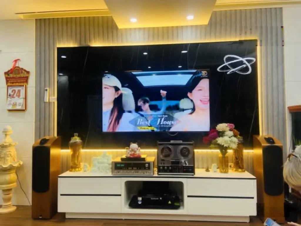 Siêu phẩm cổ nhuế bắc từ liêm ô tô 7 chỗ cách 1 nhà ngõ to thoáng rộng .đẹp mới chỉ xách valy về ở