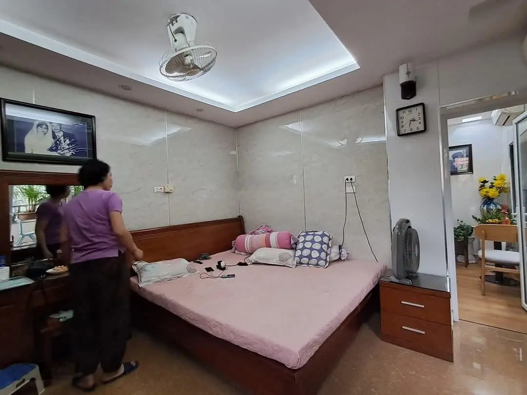 Bán nhà mặt phố vạn bảo. 50/70 m2, 9 t thang máy, lô góc, ôtô tránh, kinh doanh sầm uất. giá 30 tỷ