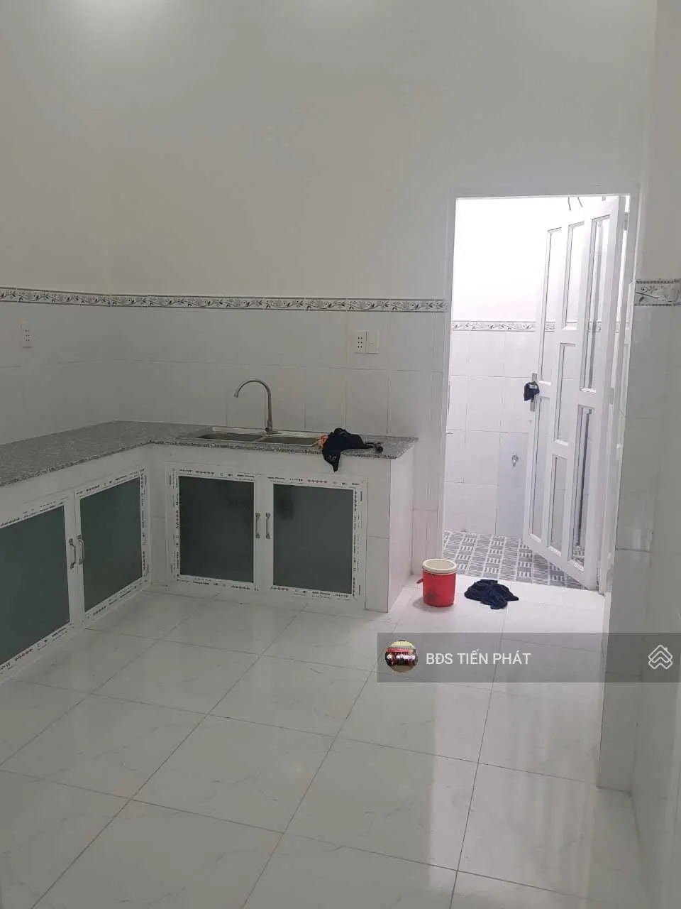 Nhà bán SHR. Đường Nguyễn Văn Cự, DT: 64m2 ( 3,1m x 22m) Có 2 phòng ngủ, giá bán 3.3 tỷ TL