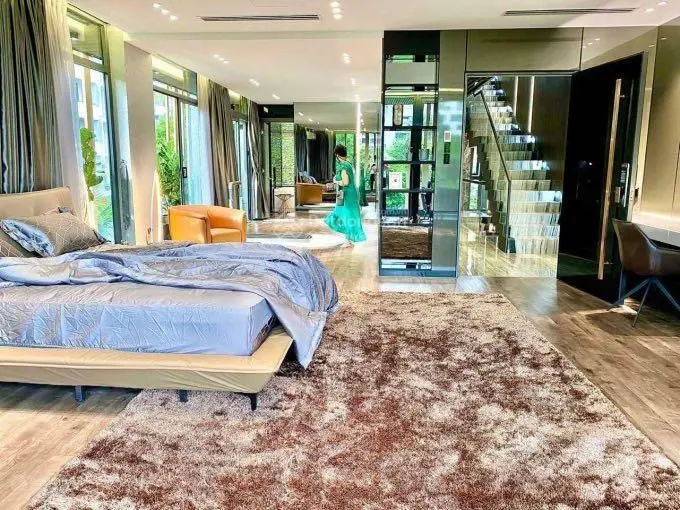 Bán căn biệt thự góc 2 mặt tiền khu cảnh đồi trung tâm Phú Mỹ Hưng nhà mới 100% cạnh bến du thuyền