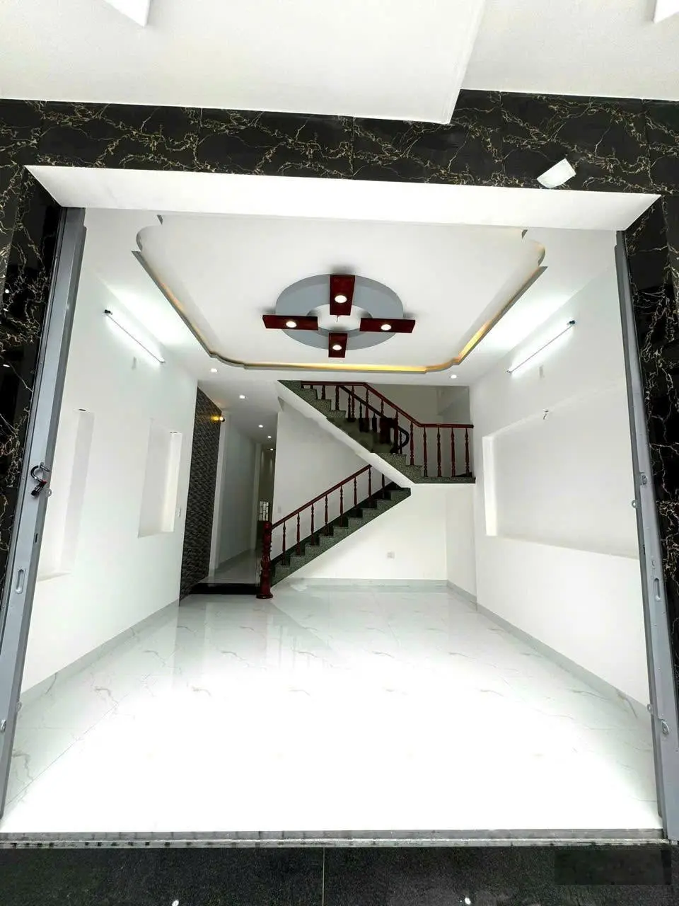 Bán nhà 2 tầng MT Dương Bích Liên, 100m2 giá 4.6 tỷ TL