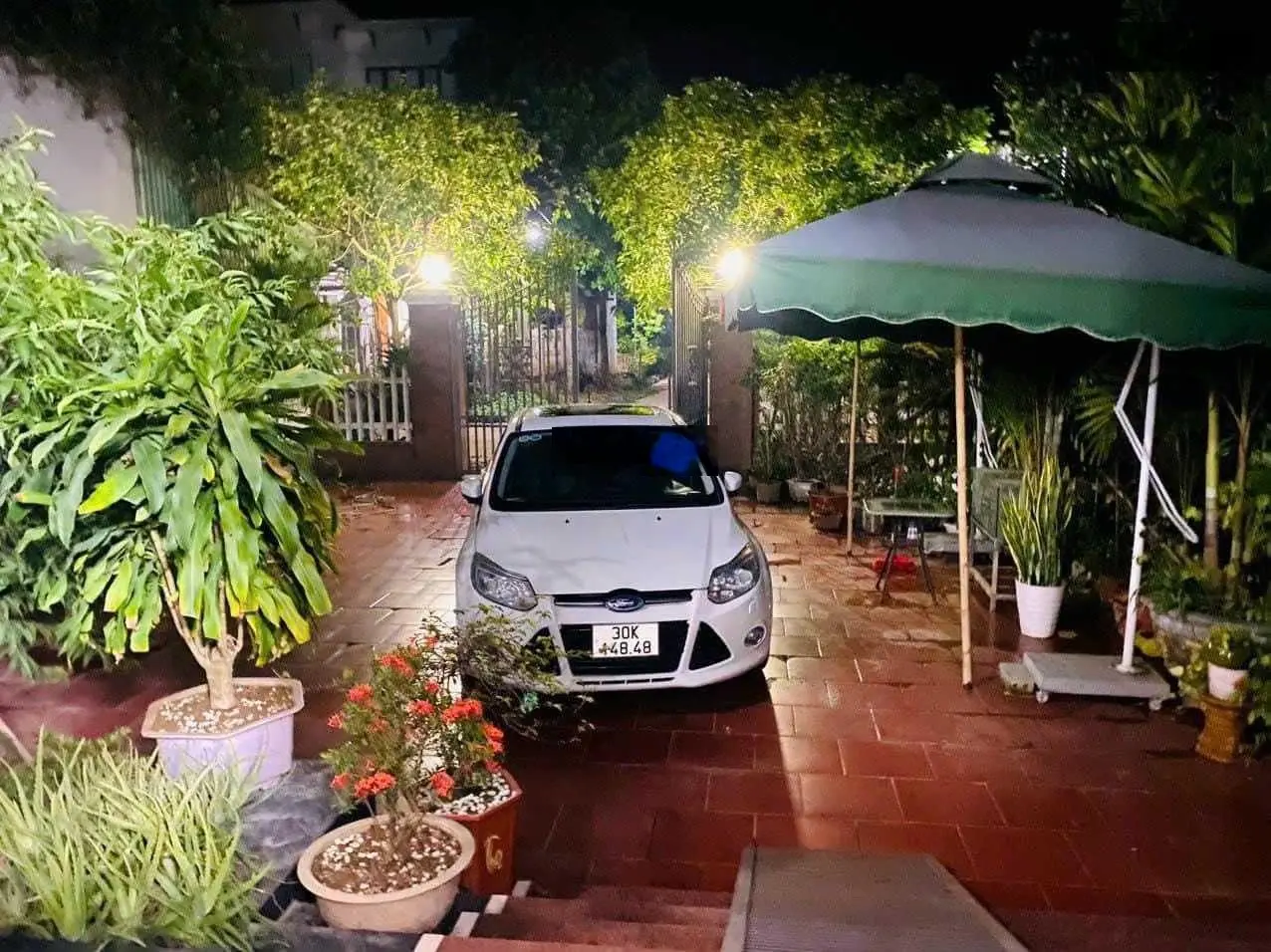 Bán nhà vườn,3 phòng ngủ. Diện tích đất 410m2,khu Hạ sơn, tt Thanh Sơn.Gía 2 tỷ 950tr.