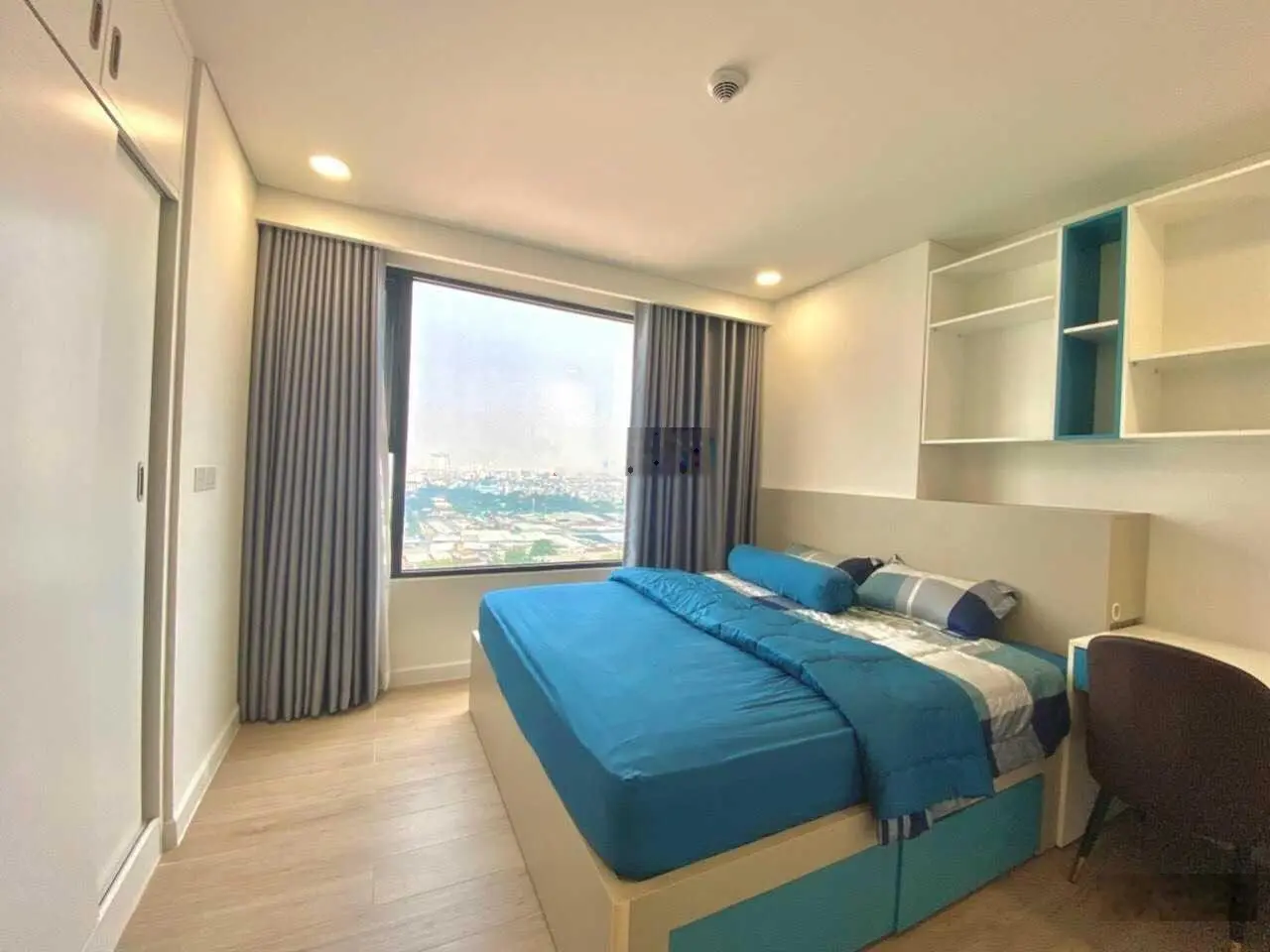 Cần bán gấp Oriental Plaza, Tân Phú, DT 82m2, 2PN, 2WC, giá 2.7 tỷ. LH 0899 874 *** Hữu Mão