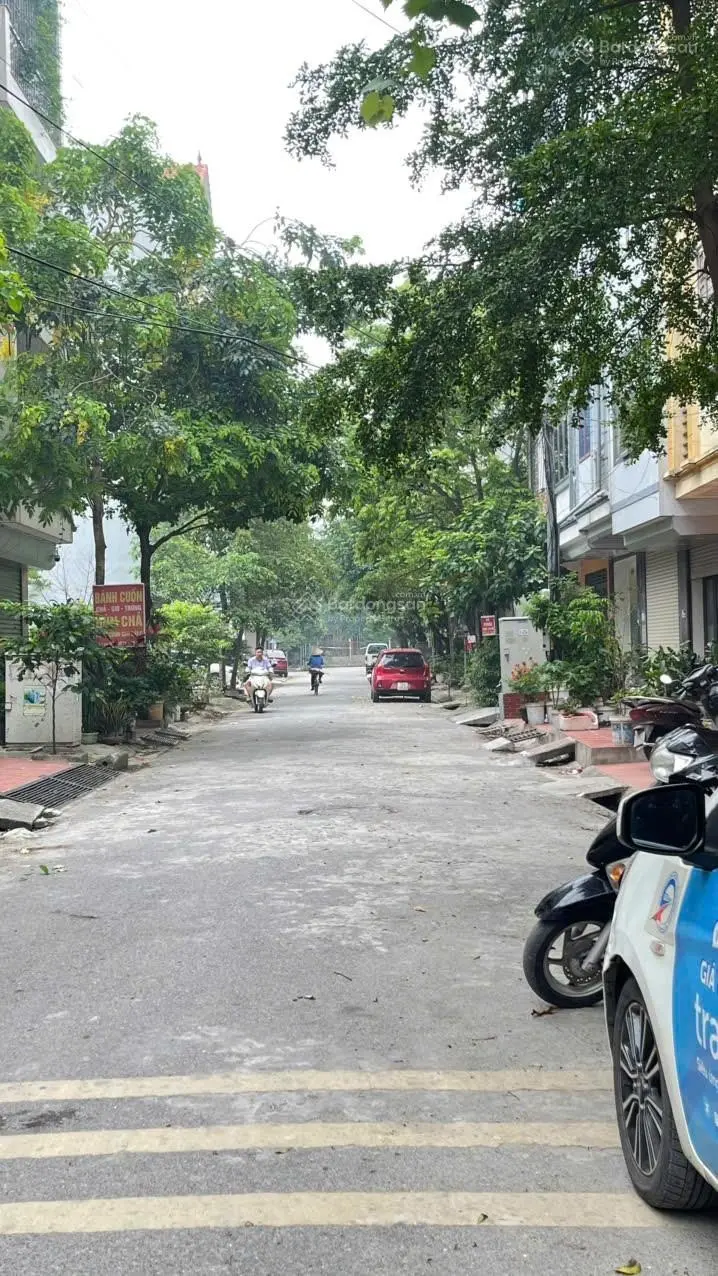 Nhà đẹp thang máy ô tô chạy vòng quanh nội thất đầy đủ