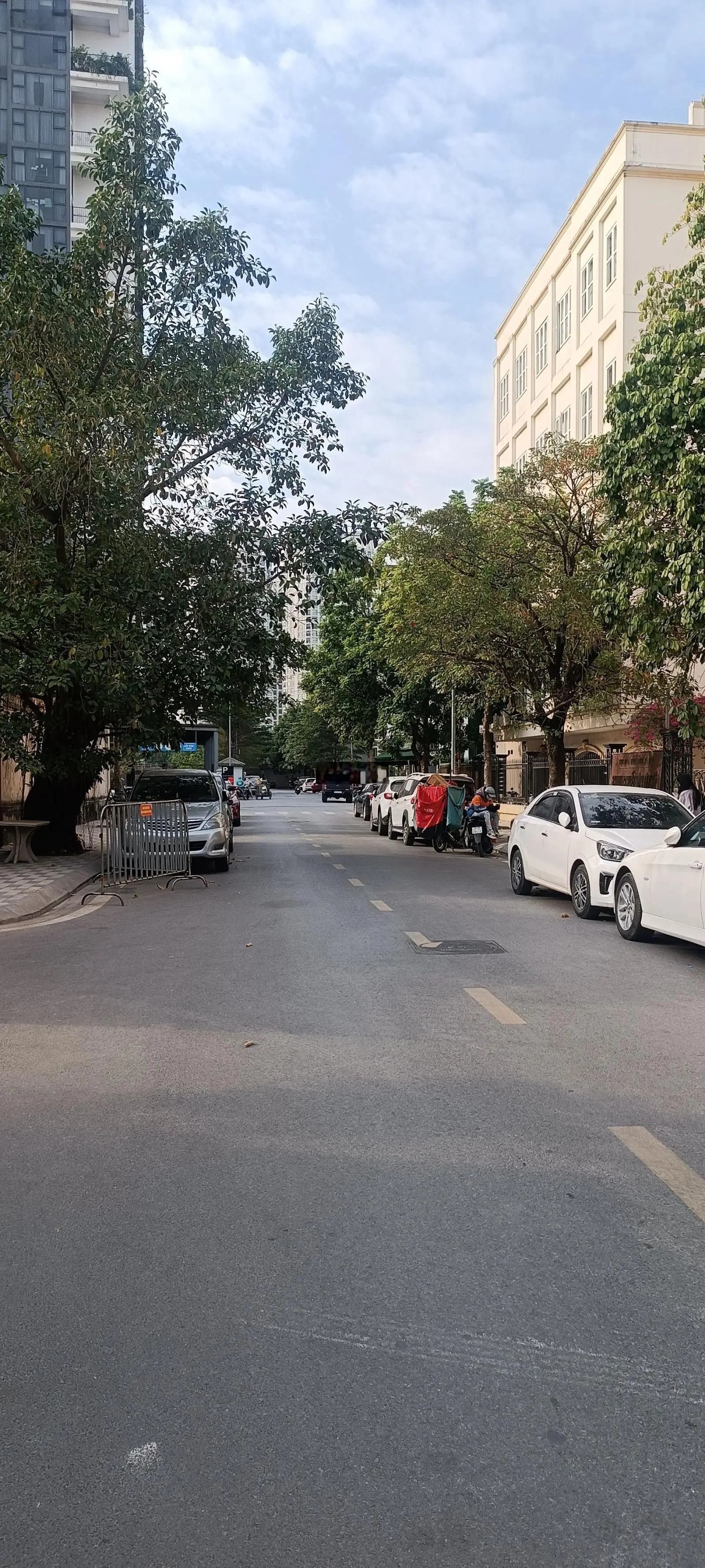 Nhà trung kính_65m.7 t thang máy oto vào nhà.kinh doanh.chào:25.5 tỷ