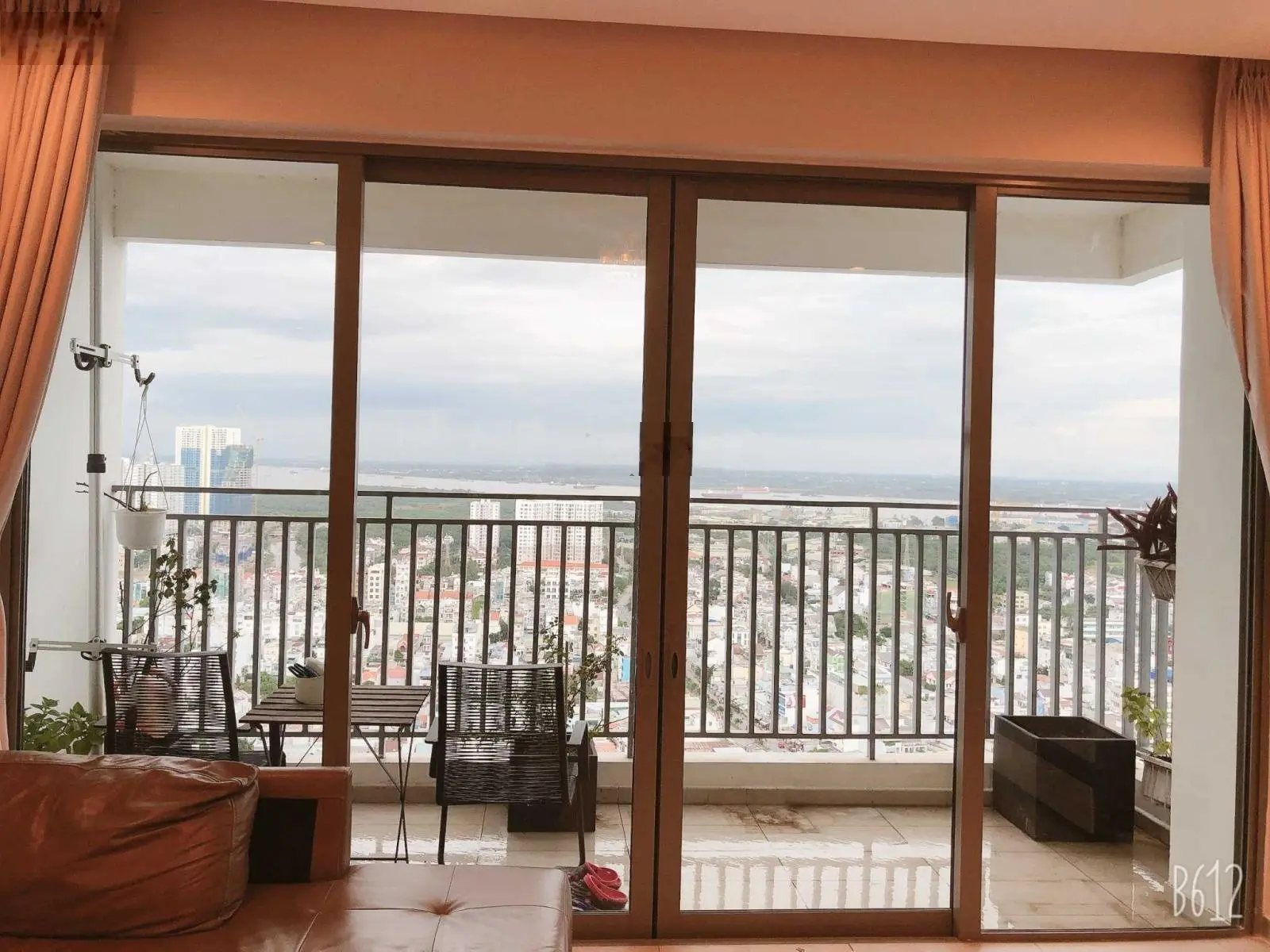 Cần bán căn hộ Riviera Point, DT 99m2, tầng sân vườn, Đường Nguyễn Văn Tưởng, phường Tân Phú, Q7