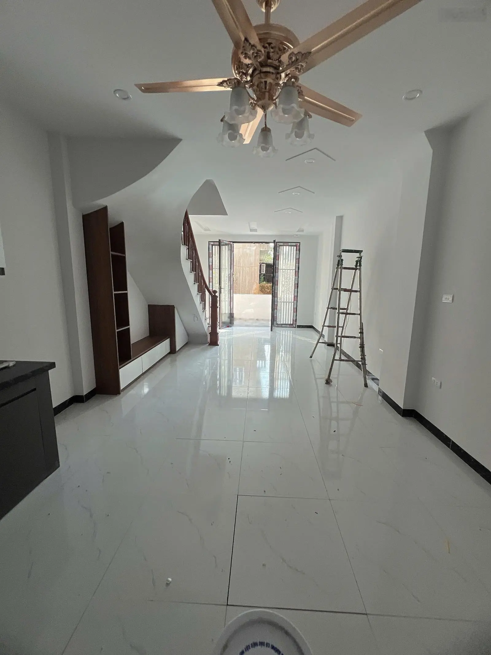 Giá rẻ nhất đại thành. bán căn 3 tầng*40m2. ngõ rộng, có sân riêng.nằm ngay trục đường liên huyện.