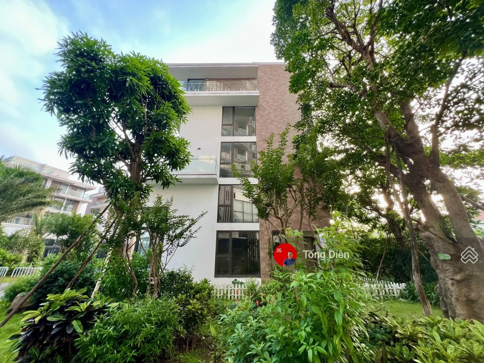 Tống Diễn 0944866678. Bán biệt thự góc 4 tầng Ecopark, + 100 m2 lưu không.