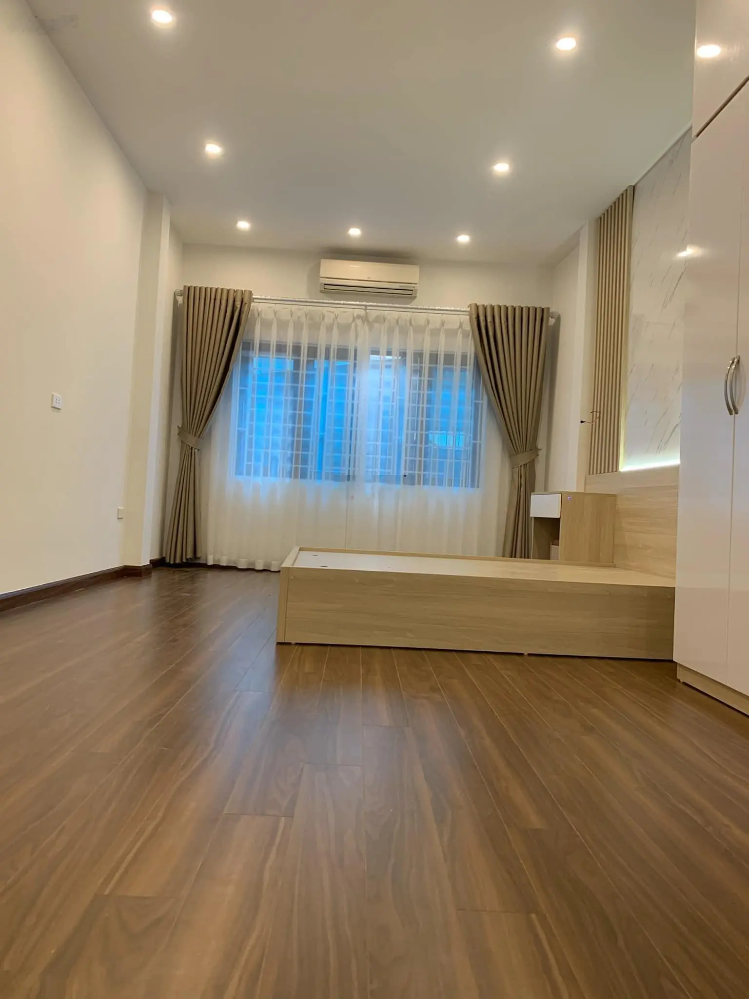 Bán nhà đại mỗ- ngõ ô tô -35m2- 5 tầng- 2 thoáng-ngõ ô tô- ở sướng- dân trí cao-tiện ích -ngập tràn