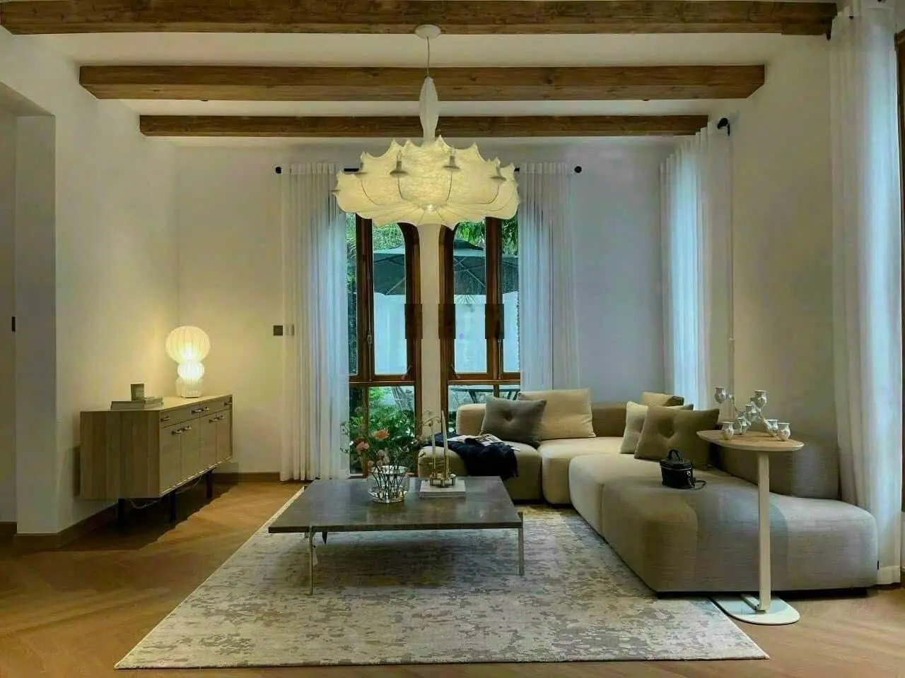 Cần bán gấp biệt thự sân vườn đường Trần Quốc Thảo 12x22m, trệt 2 lầu, giá chỉ 75 tỷ