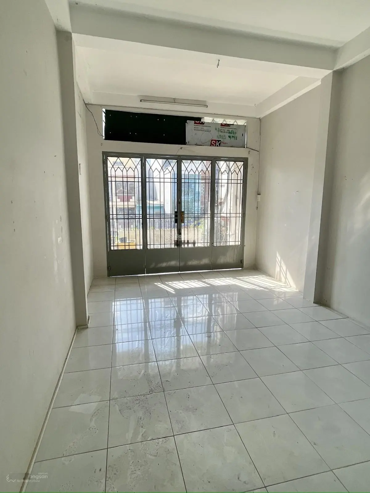 Bán gấp nhà Mặt Tiền Kinh Doanh đường Lạc Long Quân 9,8 tỷ TL.