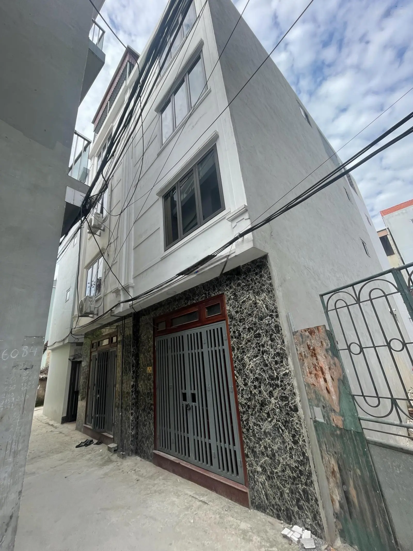 Chính chủ bán nhà 4Tx 32m2 ôtô cách nhà 20m gần trạm xe buýt sát cổng Phượng Đồng giá 2,8 tỷ