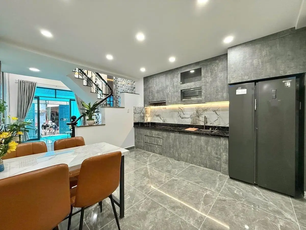 Ngân hàng thanh lý gấp căn nhà DT: 58m2 (4,5x13)m giá 3tỷ760 1 trệt 2 lầu đường Trương Định, P7, Q3