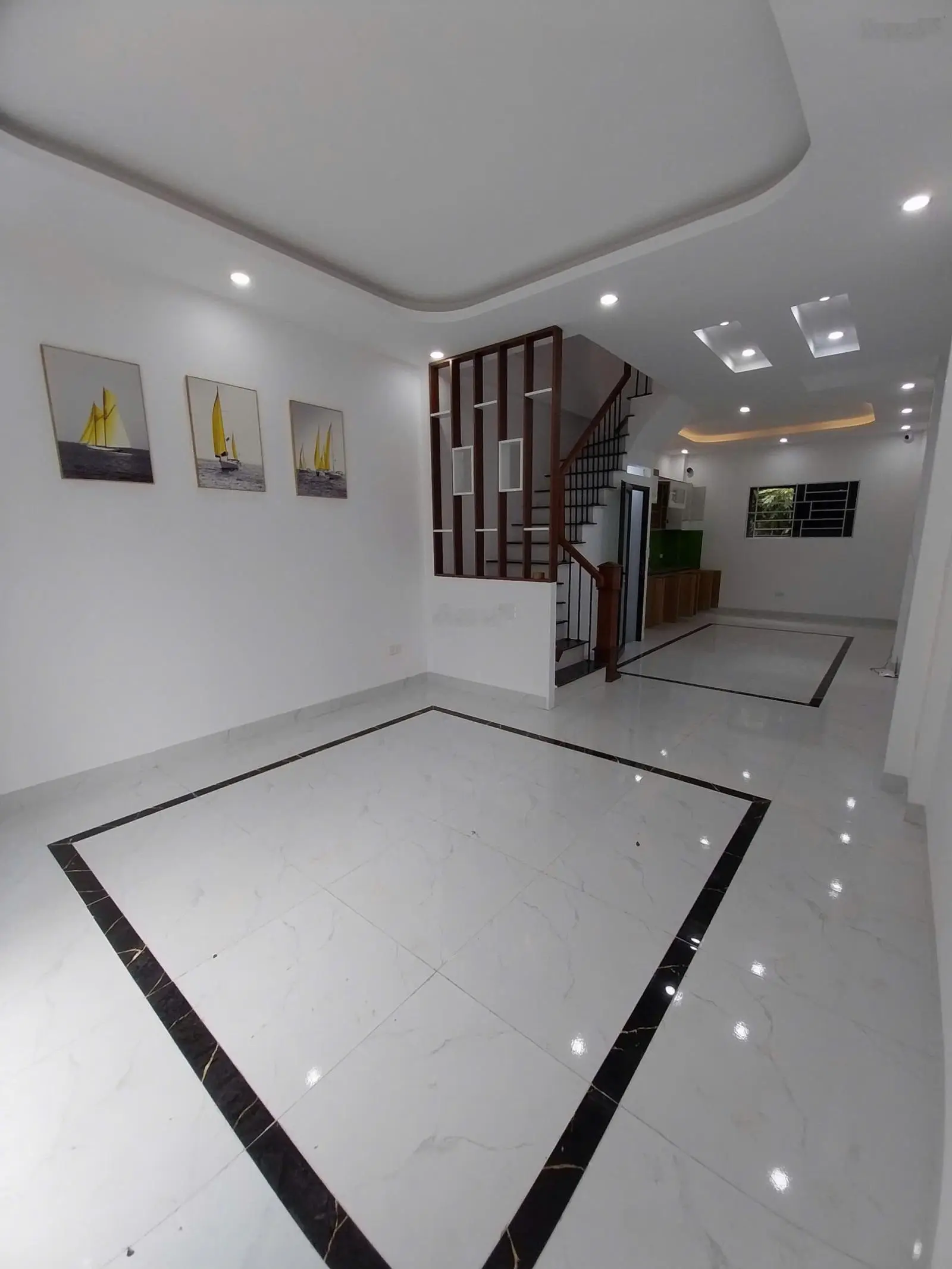 Chỉ 2,2tỷ có nhà 4T*35m2 ngõ rộng ôtô đỗ cổng. Cách trung tâm Hà Đông chỉ 4km gần hồ chợ trường học