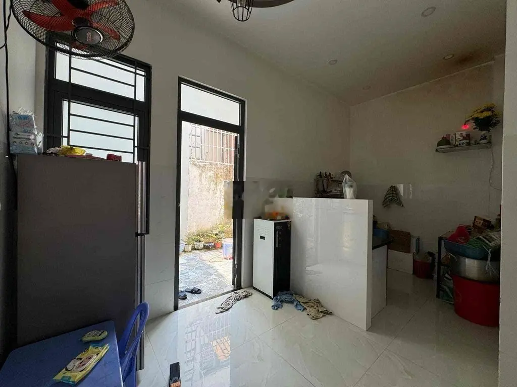 bán căn nhà 3 tầng hẻm cầu dúa phú nông. nhà 3pn , 2 toilet