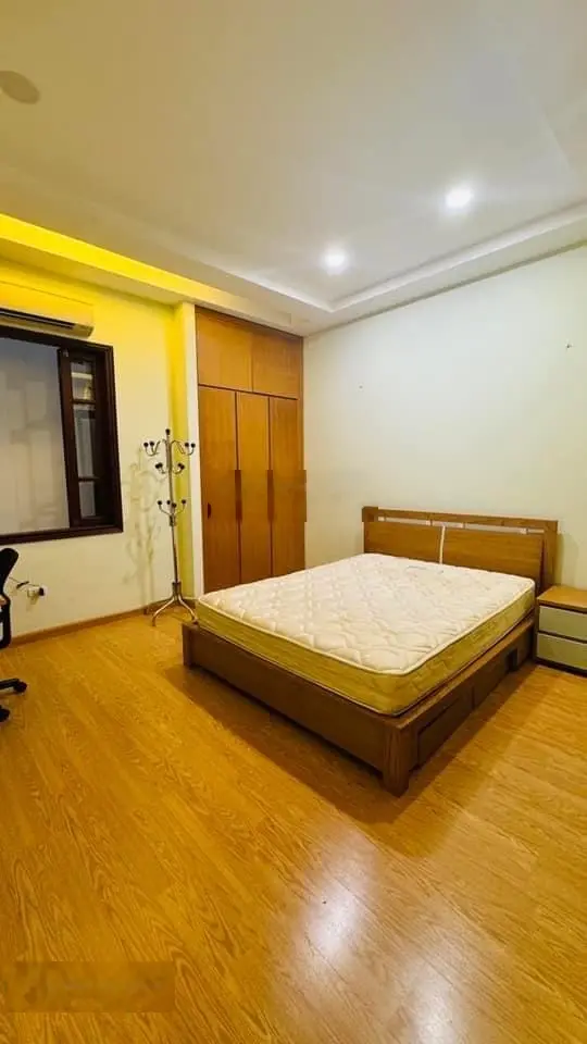 Hiếm TT Đống Đa Phân Lô Oto đỗ cửa KDVP - Nhà đẹp dân xây ô chờ thang máy 70M, Mt5M Giá: 18,5 Tỷ