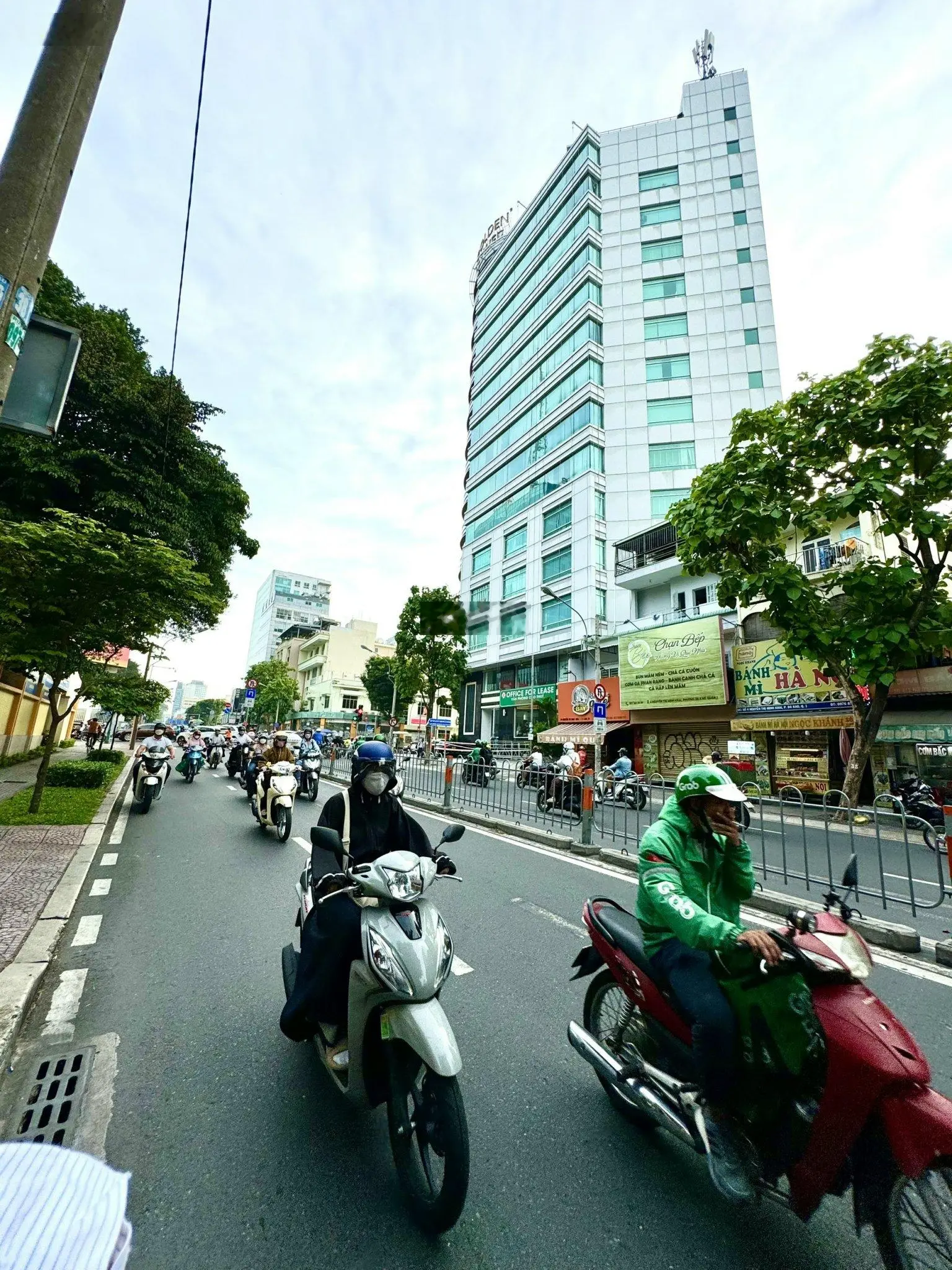 Cơ hội vàng: Tòa nhà văn phòng 8 tầng, Q1 giá tốt, thu nhập 30,000 usd/tháng! Vị trí đắc địa
