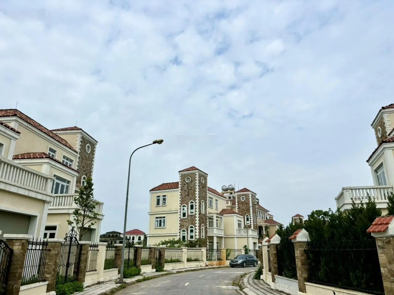 Bán biệt thự view được hồ điều hòa tại khu đô thị Nam An Khánh - 593m2, giá chỉ 100 triệu/m2