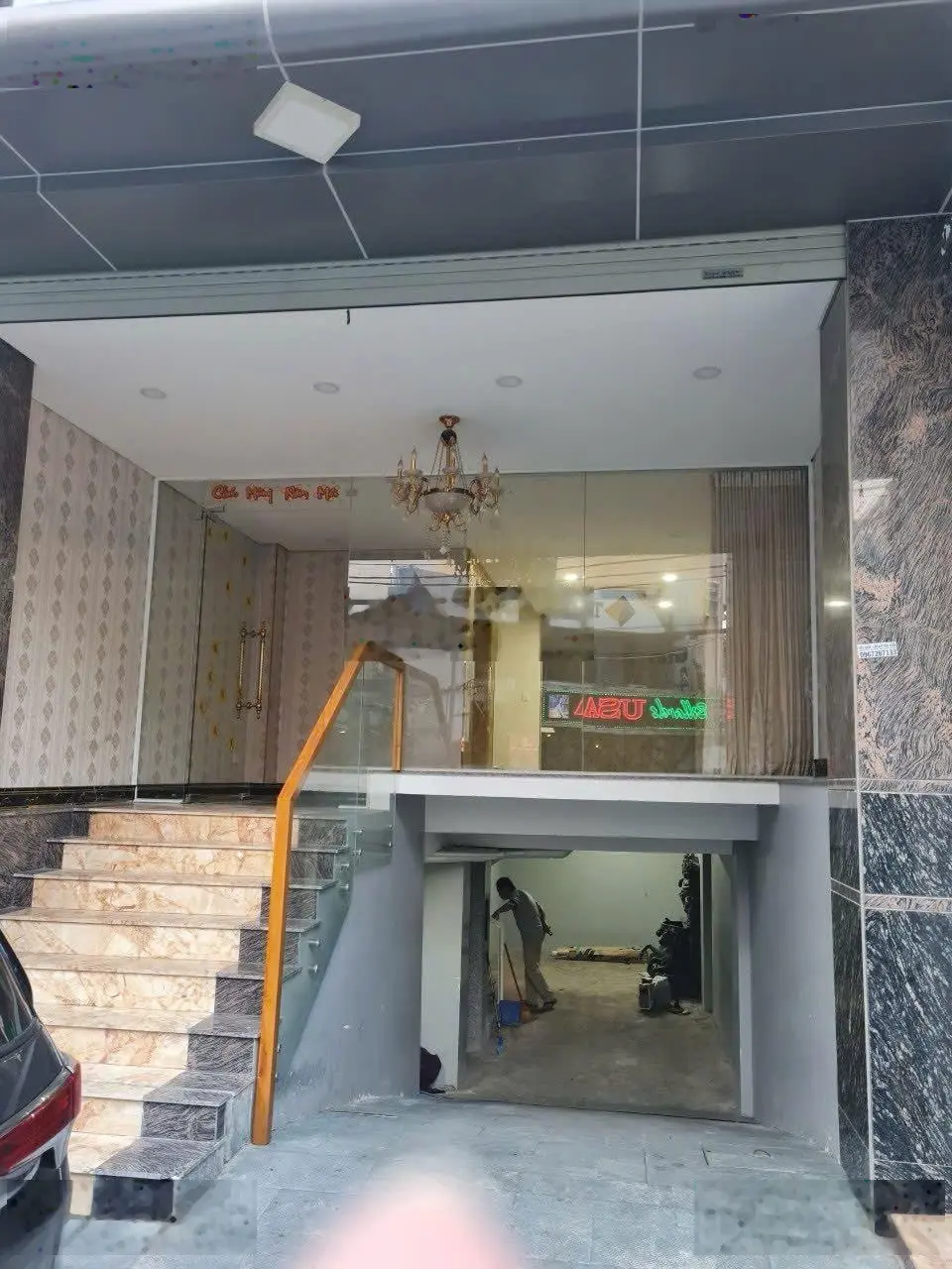 Gấp bán - ngộp bank - giảm 3 tỷ - mặt tiền đường sân bay - 5x14m - 8 tầng thang máy - cho thuê cao