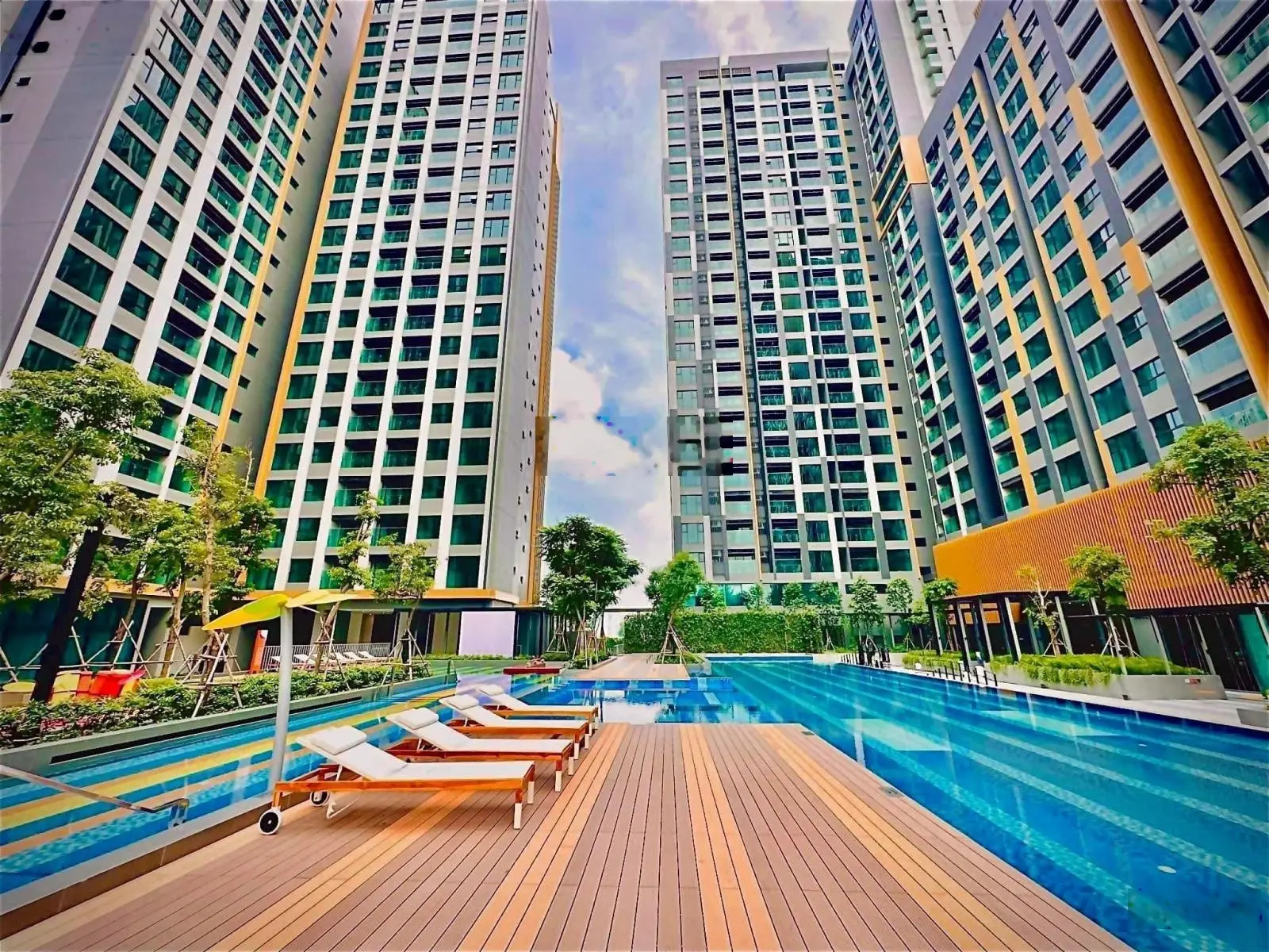 Bán CC De La Sol, Tôn Thất Thuyết, Q4, HCM, 7 tỷ, 73m2, 2PN, 2WC, nội thất full, hot