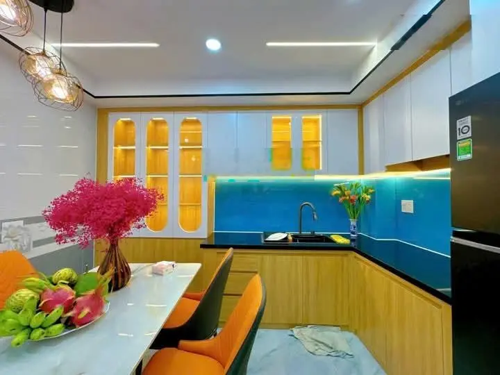 Siêu hot nhà ngộp đ.Nguyễn Thiện Thuật, p.3, Quận 3. Giá 3,05 tỷ, DT 60m2, LH Như 0766372453, HXH