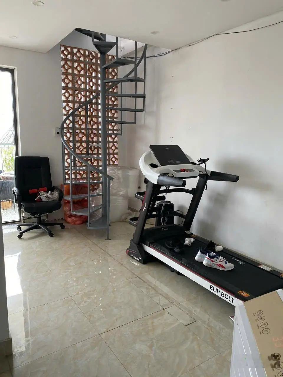 Bán nhà 5 tầng mặt tiền 5m5 Hoàng Diệu, doanh thu trên 400 tr/năm, giá chính chủ