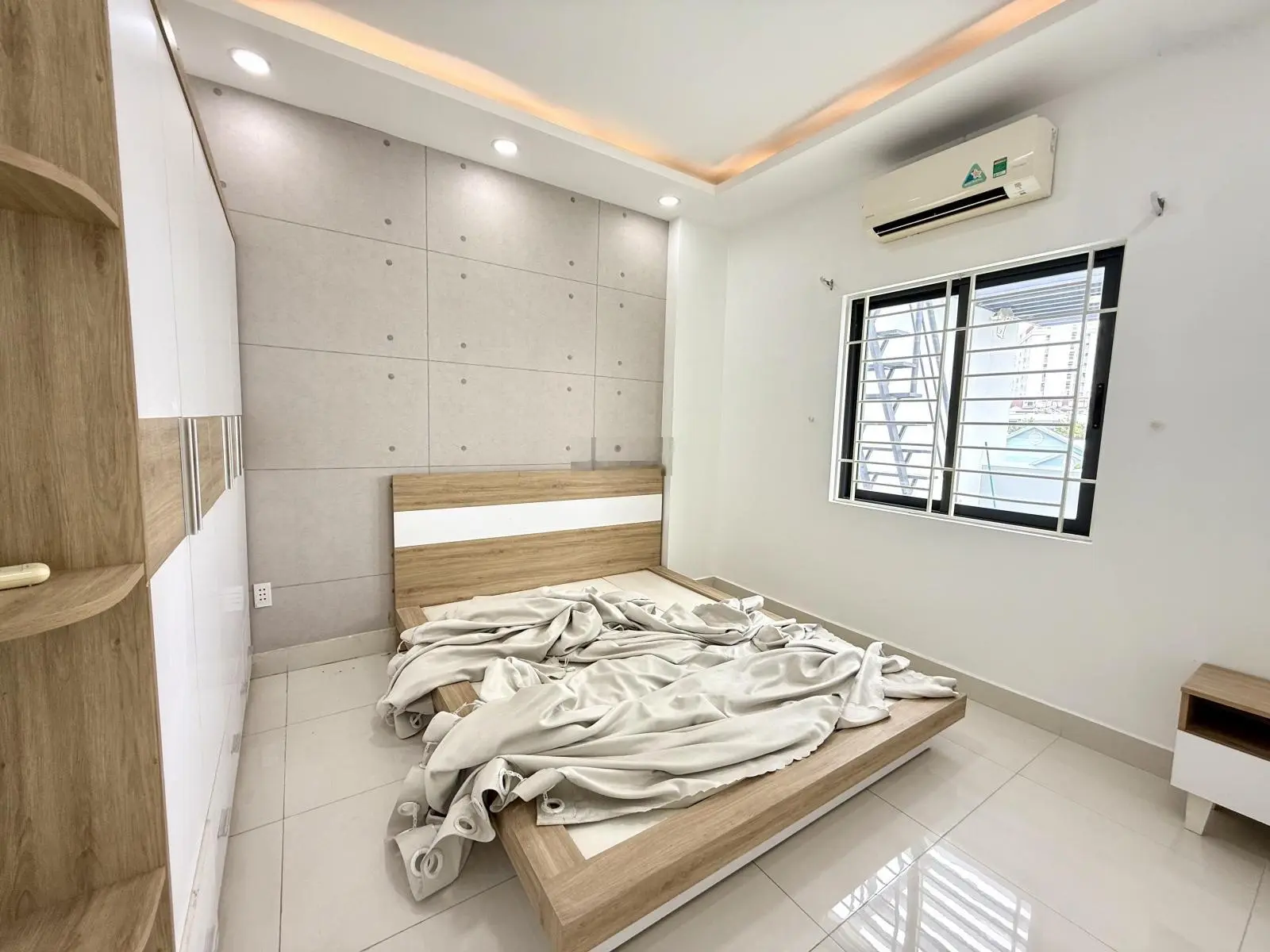 Bán nhà KDC Hiệp Thành 3, nhà 1 trệt 2 lầu 4 phòng ngủ, sân oto nhà đã hoàn công