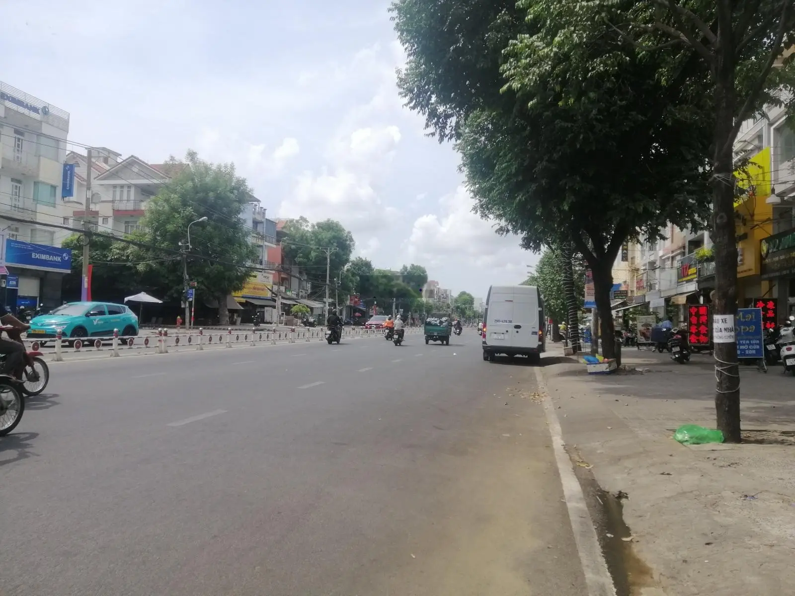 Bán nhà mặt tiền kinh doanh giá tốt đường Tên Lửa lớn