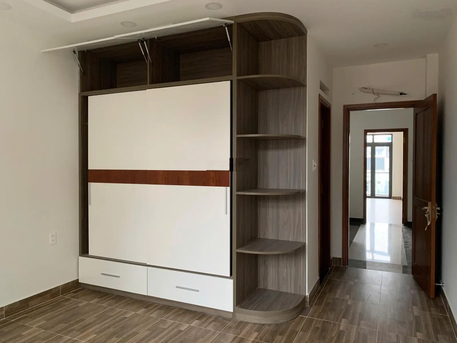 Bán nhà phố 4 tầng mặt tiền đường Phú Thuận (30m) có 6PN + thang máy giá 17 tỷ VND tại Quận 7