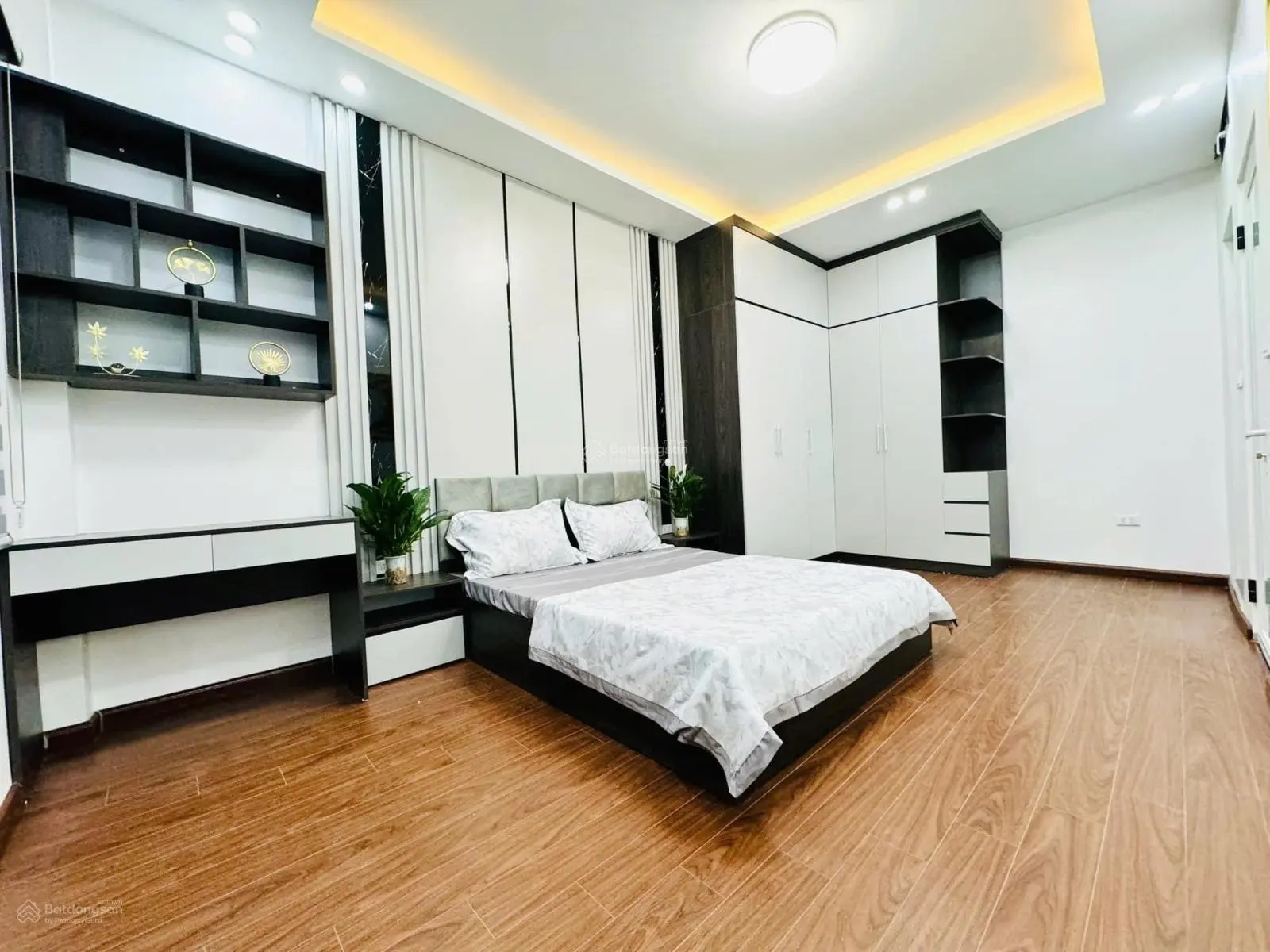 Bán nhà hiếm ở Thụy Khuê, Tây Hồ. 29m2T1/ 32m2 T2, 5 tầng, MT 5m, 7.68 tỷ. Lô góc, ngõ ô tô, kd