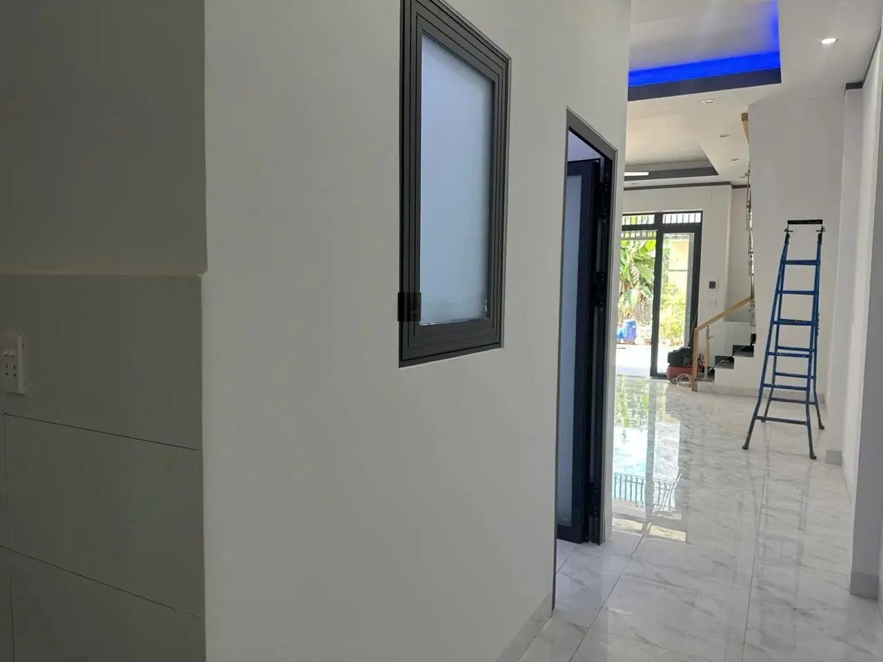 Nhà mới hoàn thiện, sổ riêng thổ cư một trệt 1 lầu. Giá rẻ cần bán gấp