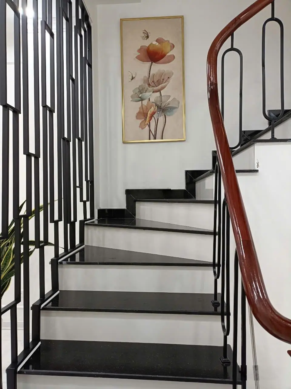Nhà ngọc lâm kinh doanh, vỉa hè , ô tô tránh 46m2 - giá chỉ nhỉnh 13 đồng