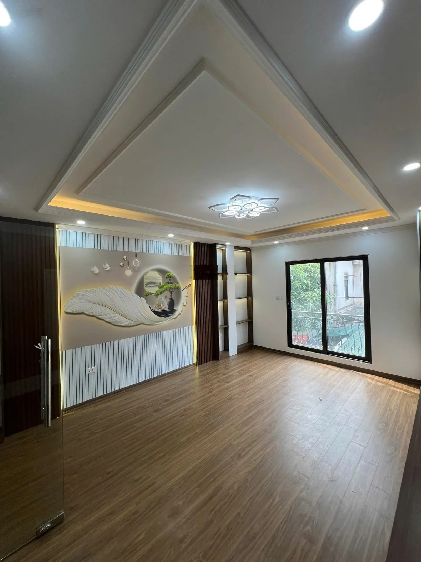 Bán nhà đẹp thang máy khu dân trí cao