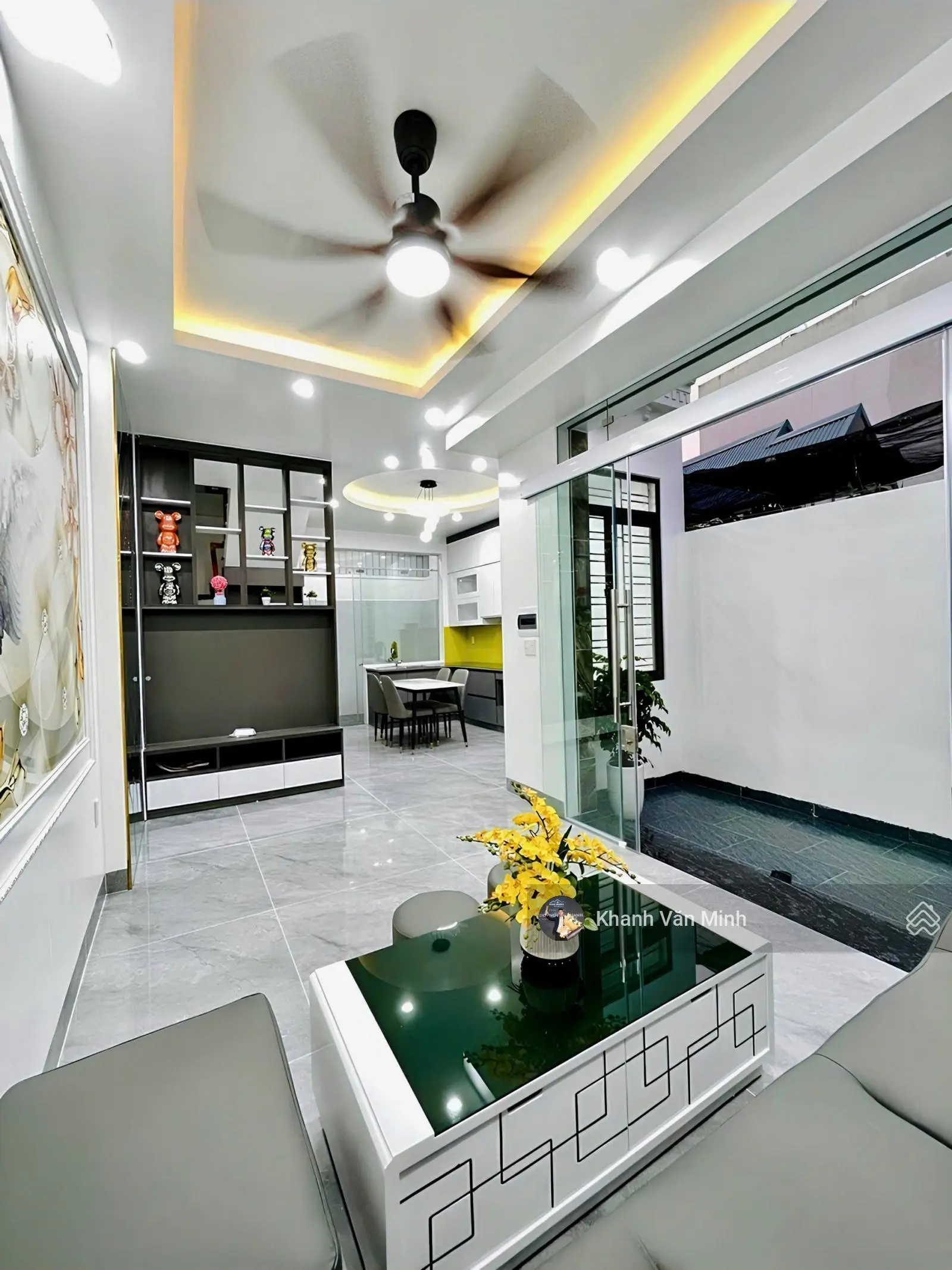 Nhà sân cổng riêng, 50m2 x 4 tầng độc lập tại Miếu Hai Xã,