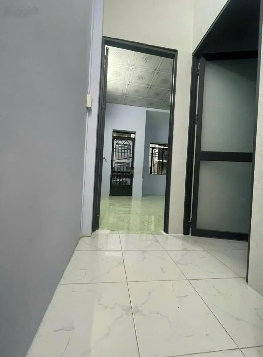 Chính chủ bán rẻ căn nhà 1 trệt 1 lầu 470tr (4x12) có 2 phòng ngủ gần Khu công nghiệp Xuyên Á