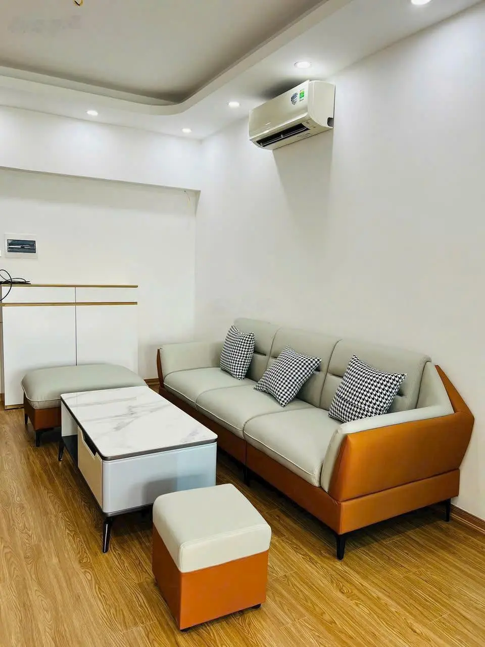 Tôi cần bán CH 78m2 đã thiết kế lại thành 3 ngủ, ban công đông nam thoáng mát, SĐCC