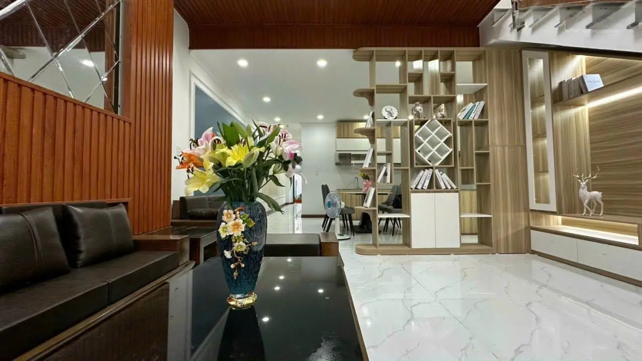 Biệt thự hồ bơi đối diện kcn Cầu Tràm, diện tích 7m x 44m gần 300m2,SHR full thổ cư,GIÁP Bình Chánh