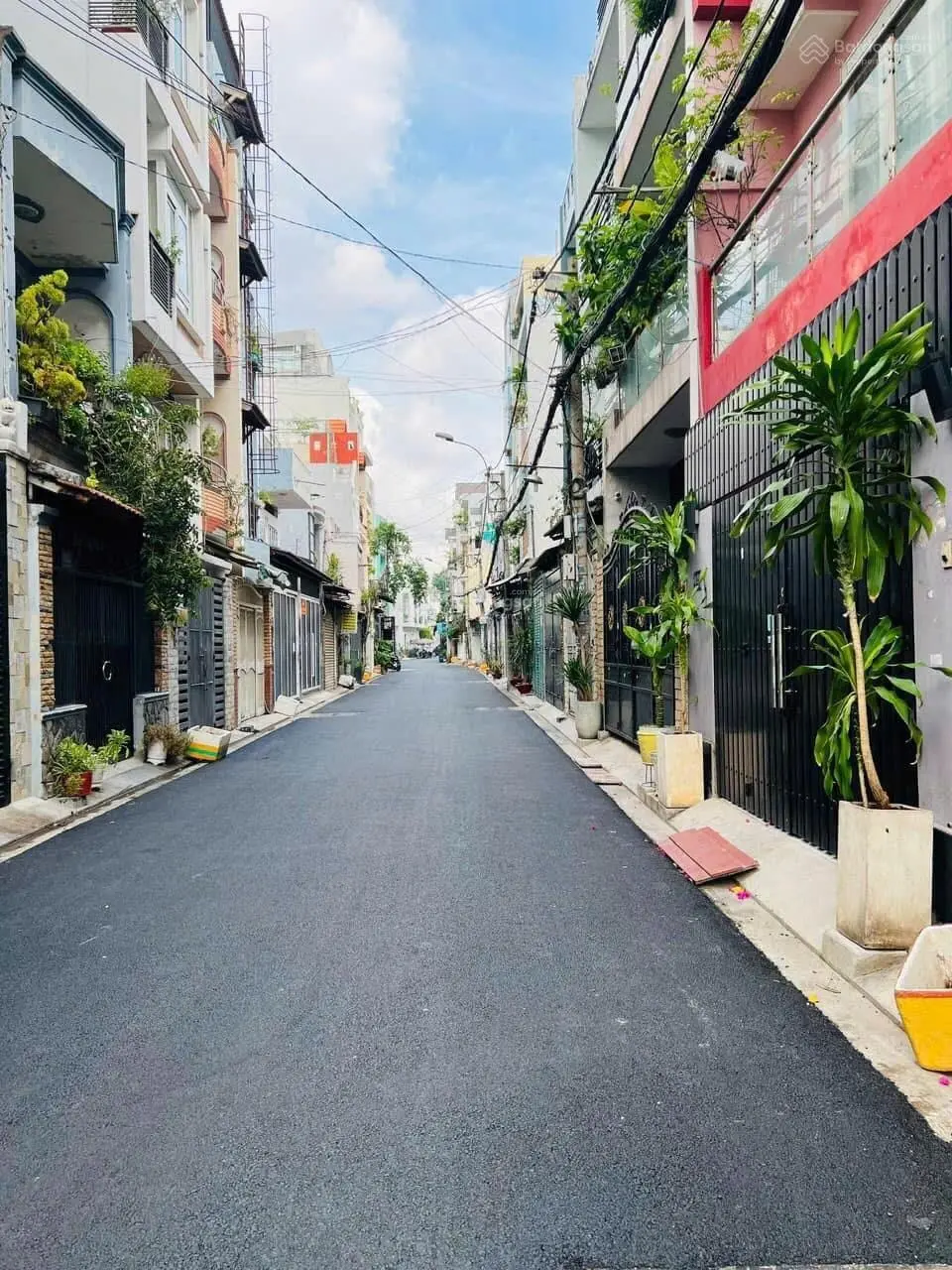 Hẻm nhựa 8m thông đường Nguyễn Hữu Tiến. Ngang 5m, 5 tầng. Giá 8.9tỷ TL