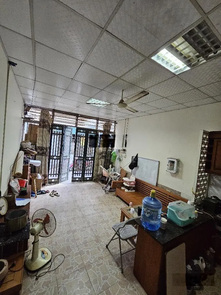 Bán đất 67m2, tặng nhà cấp 4, đủ công năng, phố Giang Biên, Long Biên